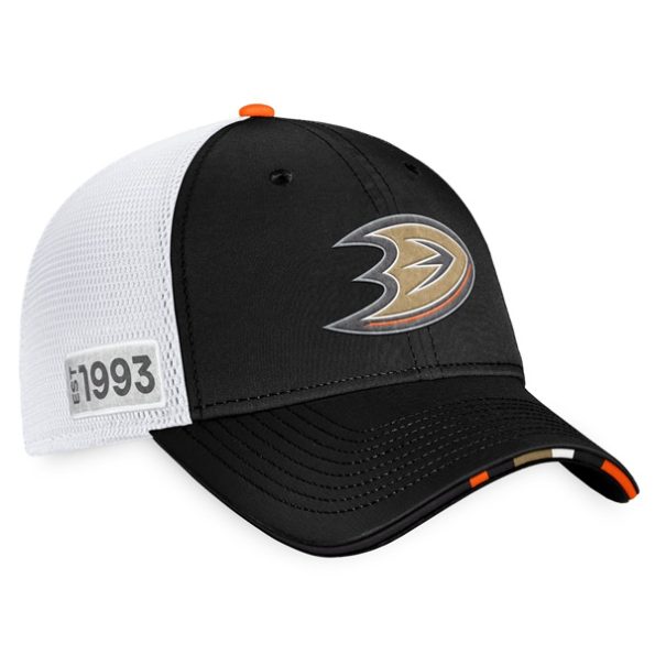Anaheim-Ducks-Fanatics-Branded-2022-NHL-Draft-Authentic-Pro-On-Stage-Trucker-Justerbar-Keps-SvartVit.1