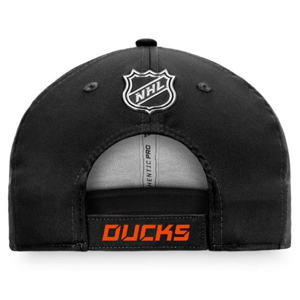 Anaheim-Ducks-Fanatics-Branded-Authentic-Pro-Team-Locker-Room-Justerbar-Keps-Svart.5