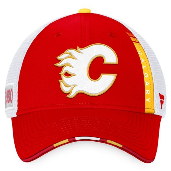 Calgary-Flames-Fanatics-Branded-2022-NHL-Draft-Authentic-Pro-On-Stage-Trucker-Justerbar-Keps-RodVit.3